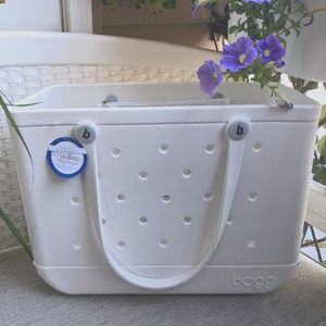 🤍WHITE Bogg Bag Large NWT
